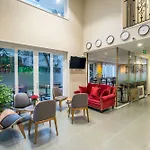 Parkhill Hotel & Apartment